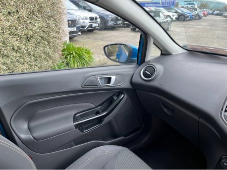 2017 Ford Fiesta - thumbnail 15