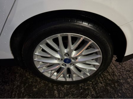 2013 Ford Focus 1.0 ECOBOOST ZETEC 125PS 5DR €6,990 thumbnail