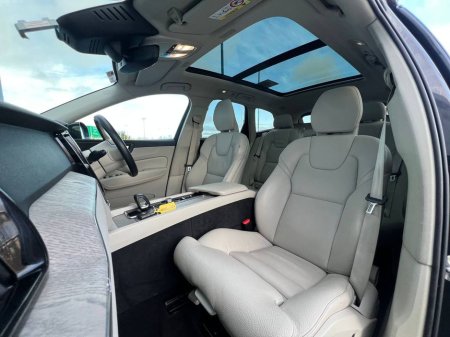 2023 Volvo XC60 T6 PLUS DARK AWD 2.0 * HUGE SPEC * // OPENING PAN ROOF // 360 PARKING CAMERAS // APPLE CARPLAY/ANDROID AUTO €38,900 thumbnail