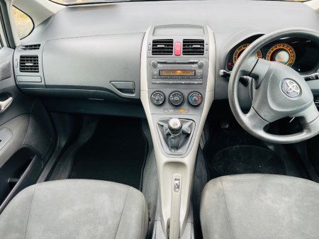 2009 Toyota Auris - thumbnail 16