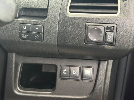 2013 Nissan Serena - thumbnail 13