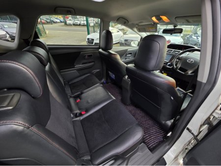 2014 Toyota Prius Alpha - thumbnail 9