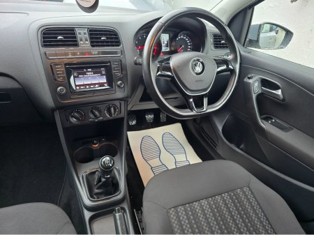 2015 Volkswagen Polo TRENDLINE 1.0 60HP MANUAL 5SPEED 5DR €9,450 thumbnail
