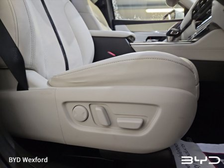 2023 Mazda CX-60 2.5P PHEV TAKUMI CON-P DRI-P AT €41,975 thumbnail