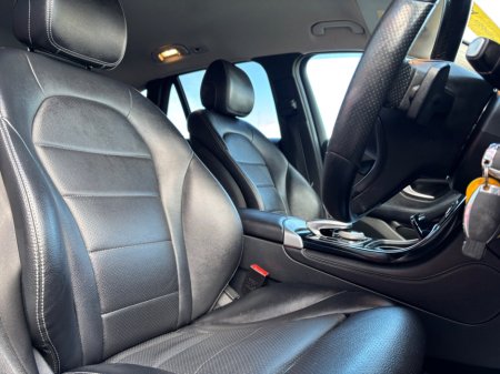 2016 Mercedes-Benz GLC Class - thumbnail 4