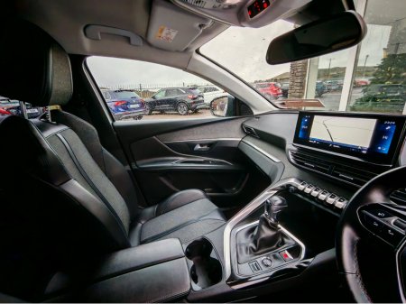 2022 Peugeot 3008 3008 thumbnail