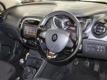 2016 Renault Captur Intense 1.5 DCI 90 EU6M 4DR €9,499 thumbnail