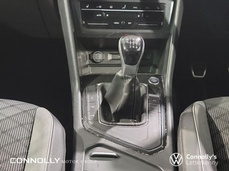 2021 Volkswagen Tiguan 2.0 TDI 150HP R-Line €33,950 thumbnail