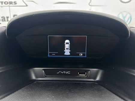 2016 Ford Grand C-Max 1.5 TDCI ZETEC 120 120PS 5DR €8,999 thumbnail