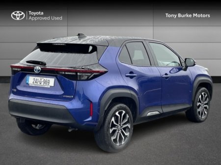 2024 Toyota Yaris Cross - LunaSport - BiTone - 1.5 Hybrid - Automatic - 1 Free Service @ 45,000 kms - EUR 180 Tax // Remote Central Locking // Front Electric Windows // Rear Electric Windows // Electric Mirrors // Heated Mir €29,799