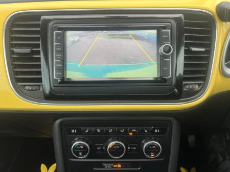 2014 Volkswagen Beetle DESIGN 1.2 TSI // OPENING PAN ROOF // LEATHER HEATED SEATS // PARKING SENSORS €11,950 thumbnail