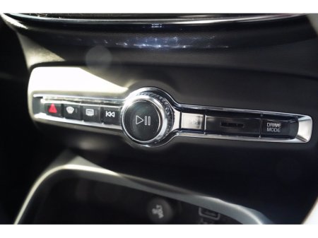 2021 Volvo XC40 - thumbnail 14