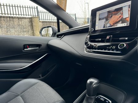 2022 Toyota Corolla 1.8 Hybrid Luna Sport Hatchback €26,950 thumbnail