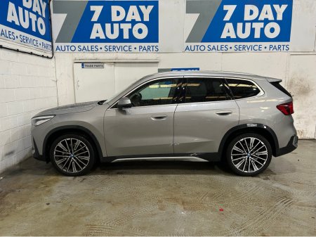 2025 BMW iX1 - thumbnail 4