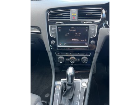 2017 Volkswagen Golf DBA-6RCJZ €16,500 thumbnail