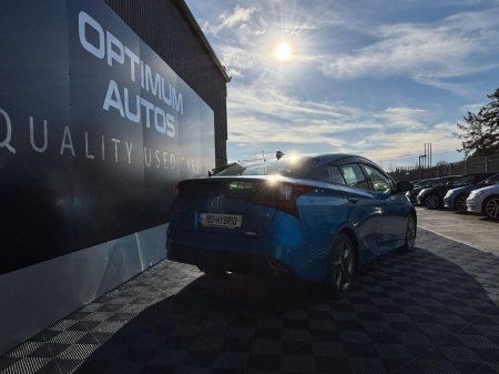 2019 Toyota Prius - thumbnail 2