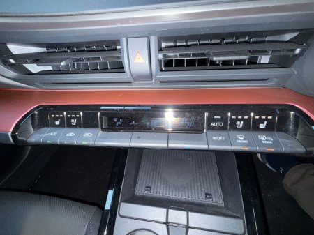 2023 Toyota Prius - thumbnail 19