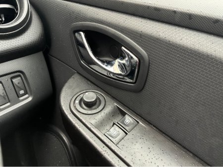 2014 Renault Clio IV EXPRESSION TCE 90 4DR €7,900 thumbnail