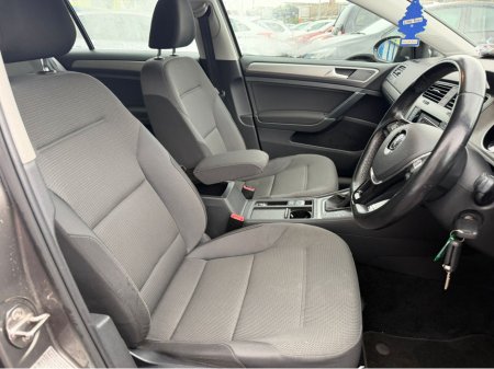 2015 Volkswagen Golf CL 1.6 TDI D7F 110HP 5DR AUTO €12,990 thumbnail