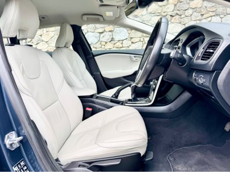 2017 Volvo V40 - thumbnail 22