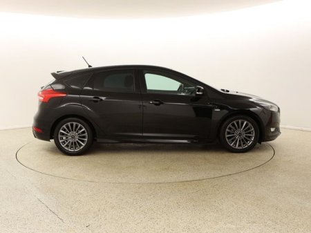 2017 Ford Focus - thumbnail 8