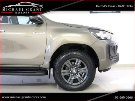 2022 Toyota Hilux AUTOMATIC 2.8D IRISH CAR ONLY 58KM SR5 DOUBLE CAB N1 COMMERCIAL VAT €36,585 thumbnail