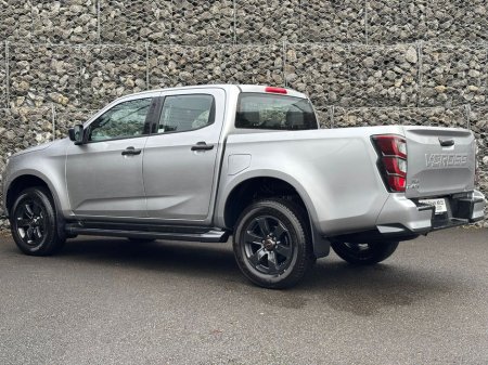 2025 Isuzu D-MAX V-CROSS AUTO DCB €49,789 thumbnail