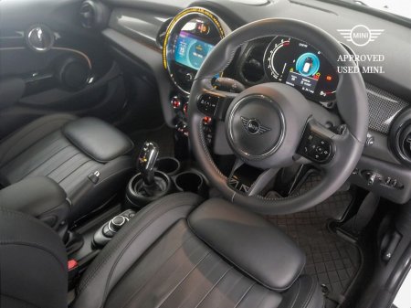 2024 MINI Hatch 5-Door Cooper Exclusive €35,900 thumbnail