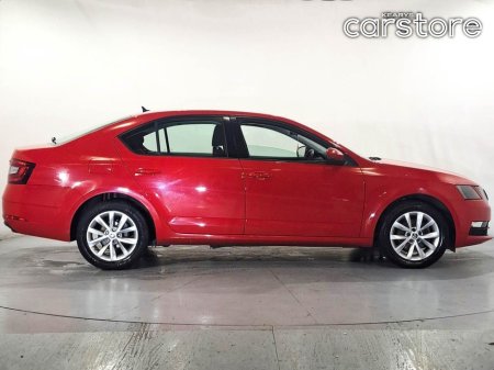 2021 Skoda Octavia - thumbnail 2