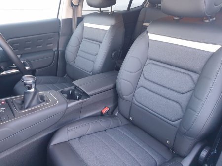 2025 Citroen C5 Aircross Plus Pack 1.2 Petrol Manual , 3192 Kilometres €29,995 thumbnail