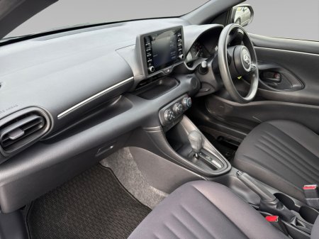 2020 Toyota Yaris - thumbnail 9