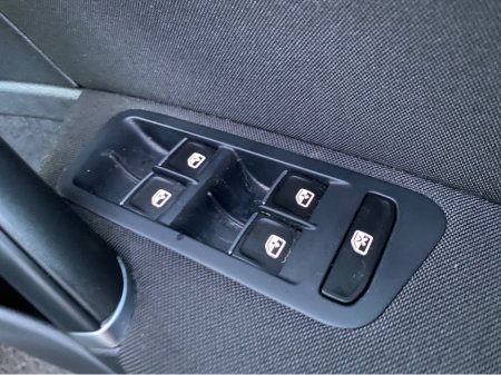 2018 Volkswagen Golf HIGHLINE 1.6 TDI MANUAL 5SPEED 5DR 115HP 5 €15,995 thumbnail