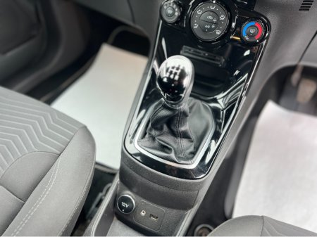 2014 Ford Fiesta - thumbnail 16