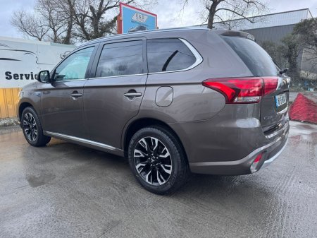 2016 Mitsubishi Outlander - thumbnail 20