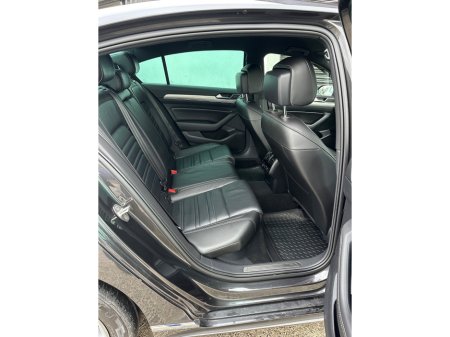 2019 Volkswagen Passat - thumbnail 16