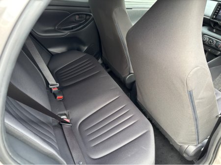 2022 Toyota Yaris - thumbnail 8