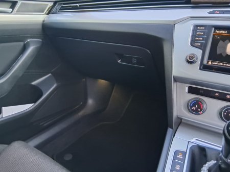 2015 Volkswagen Passat - thumbnail 15