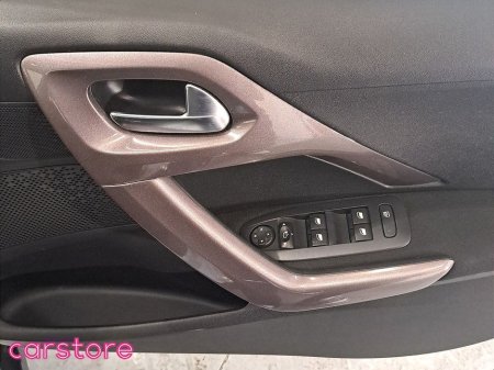 2016 Peugeot 2008 - thumbnail 17