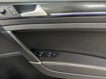 2017 Volkswagen Golf - thumbnail 12