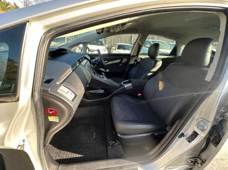 2012 Toyota Prius - thumbnail 15