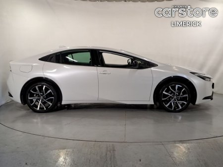 2024 Toyota Prius - thumbnail 2