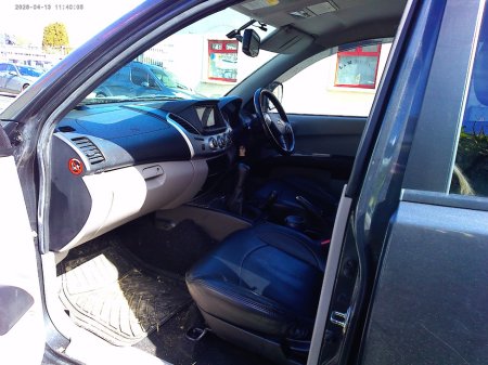 2013 Mitsubishi L200 - view 4