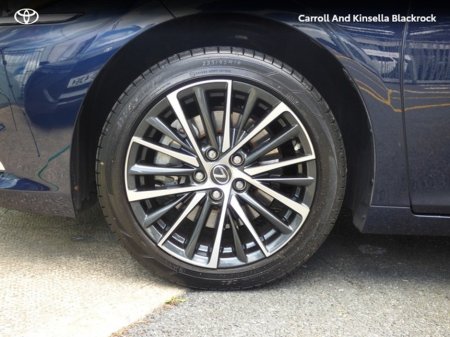 2025 Lexus ES 300 H Hybrid Dynamic €58,950 thumbnail