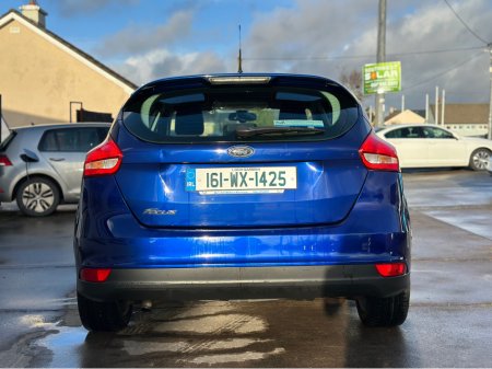 2016 Ford Focus - thumbnail 10