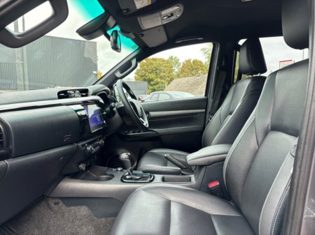 2025 Toyota Hilux FRESH SELECTION OF TRADE-INS HILUX 2.8 INVINCIBLE €61,000 thumbnail