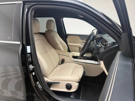 2023 Mercedes-Benz GLB GLB 200 €39,990 thumbnail