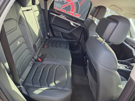 2020 Volkswagen Touareg 3.0TDI 286HP V6 4M DSG Design €39,950 thumbnail