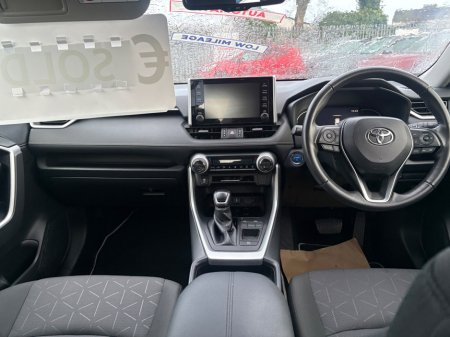 2020 Toyota Rav4 2.5 Hybrid Luna 2WD €29,995 thumbnail