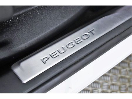 2019 Peugeot 5008 1.5HDI GT LINE BLUE thumbnail