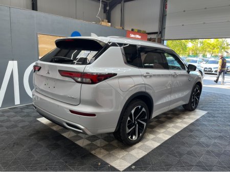 2023 Mitsubishi Outlander - photo 2